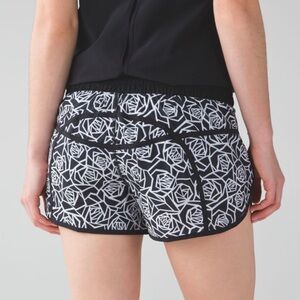 lululemon Tracker Short 4” Posey Black White Sz 4